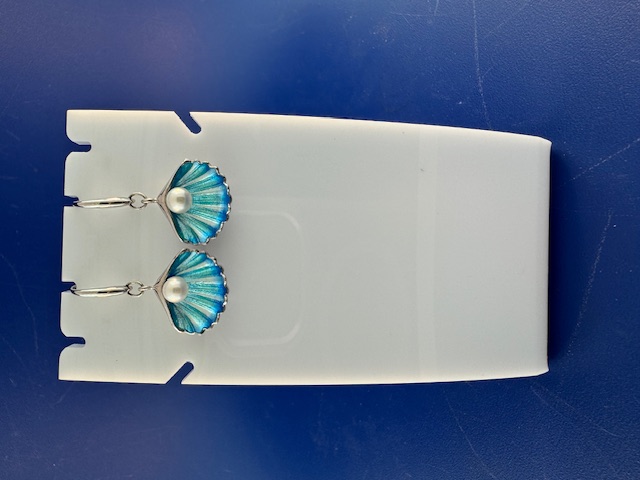 Blue shell with pearl earrings in sterling silver with ename