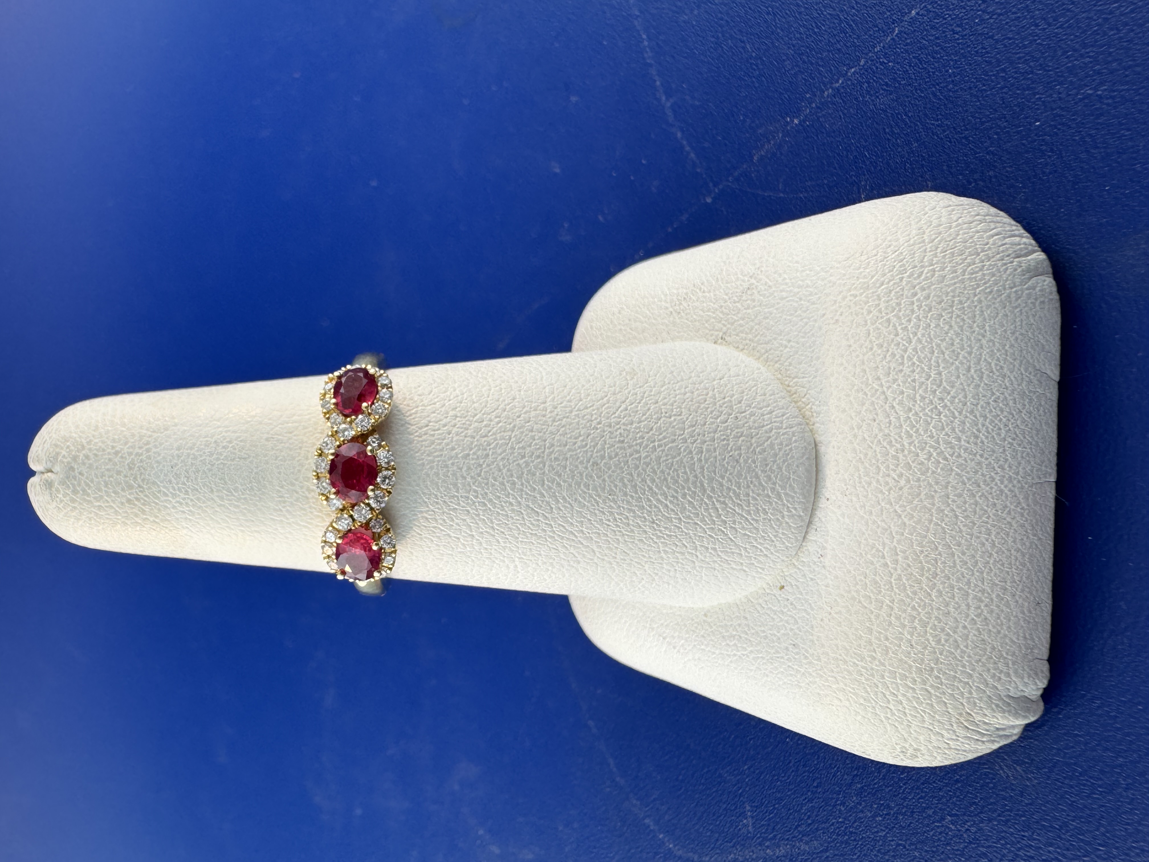 18 kt yellow gold with rubies and diamonds