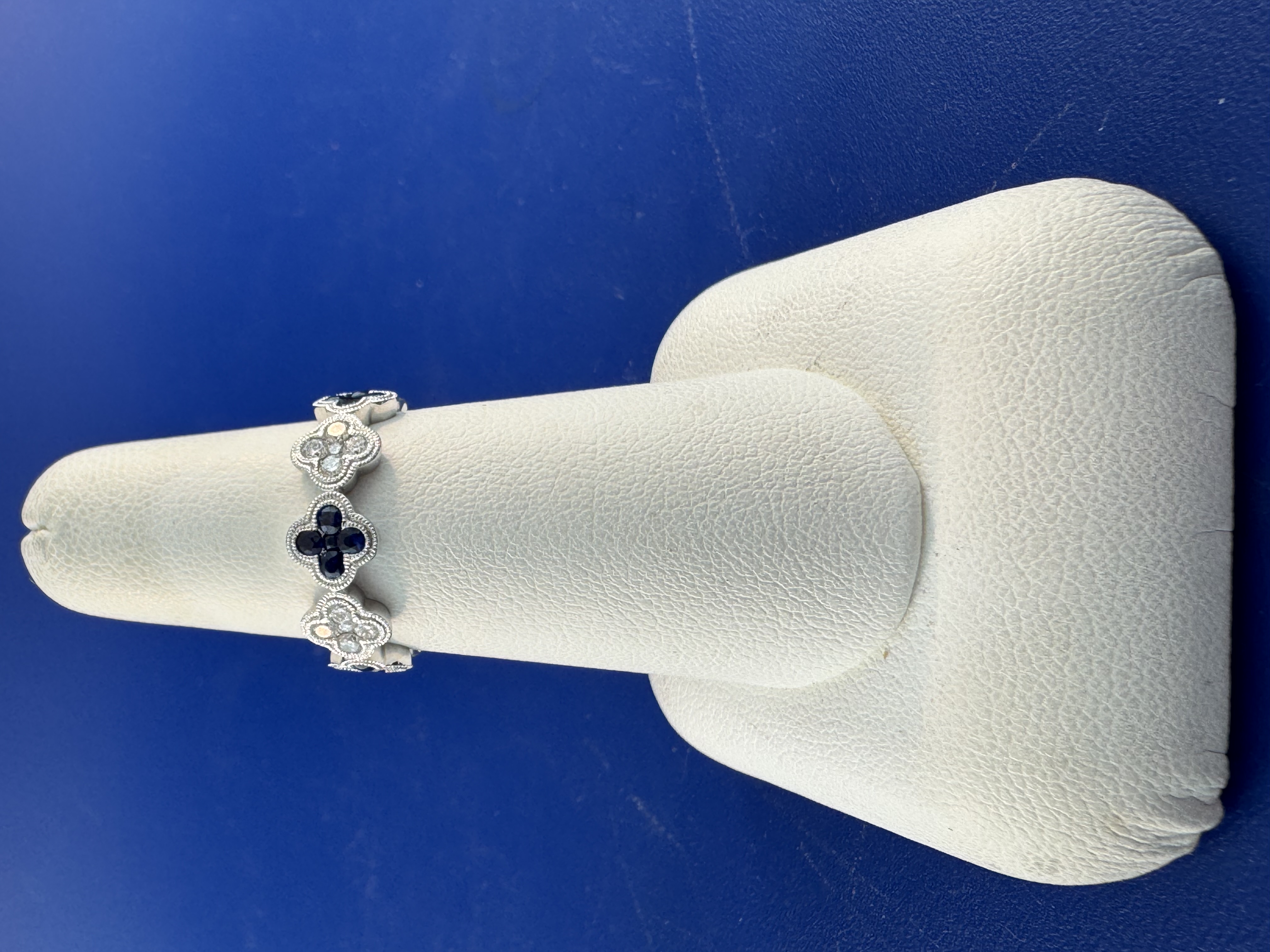14 kt natural sapphire and diamond ring