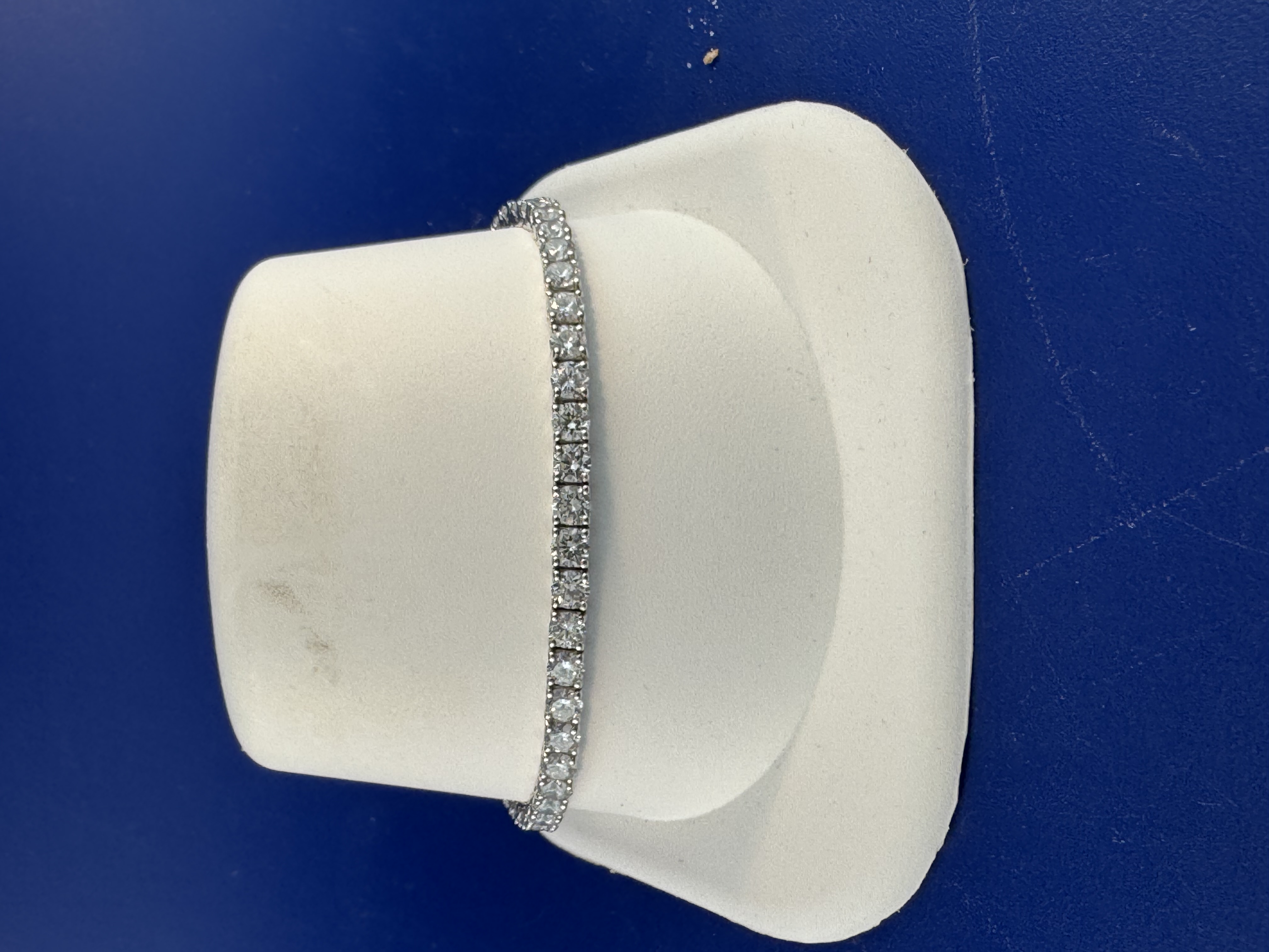 14 kt lab grown diamond bracelet