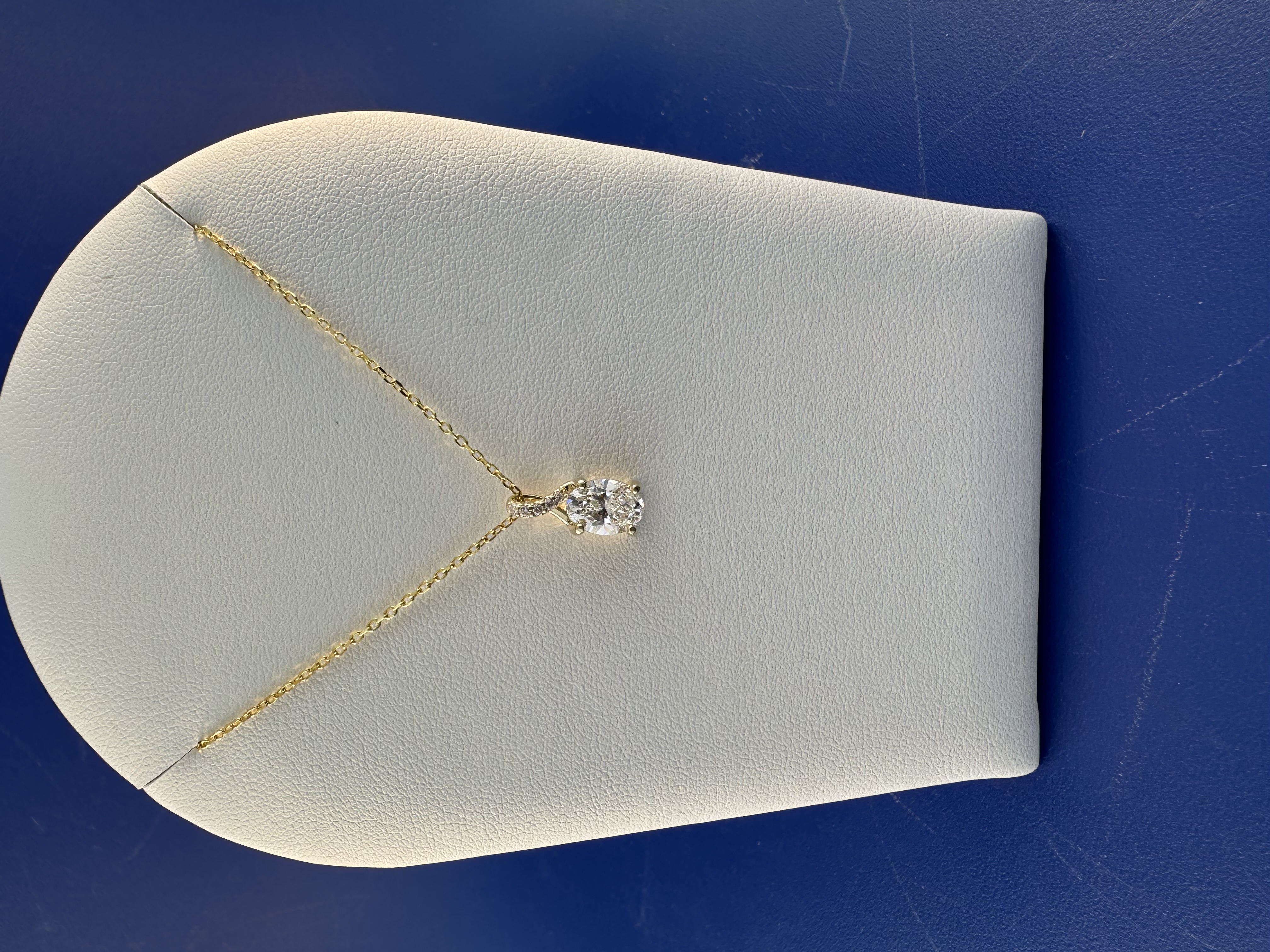 14 kt yellow gold oval lab grown diamond pendant