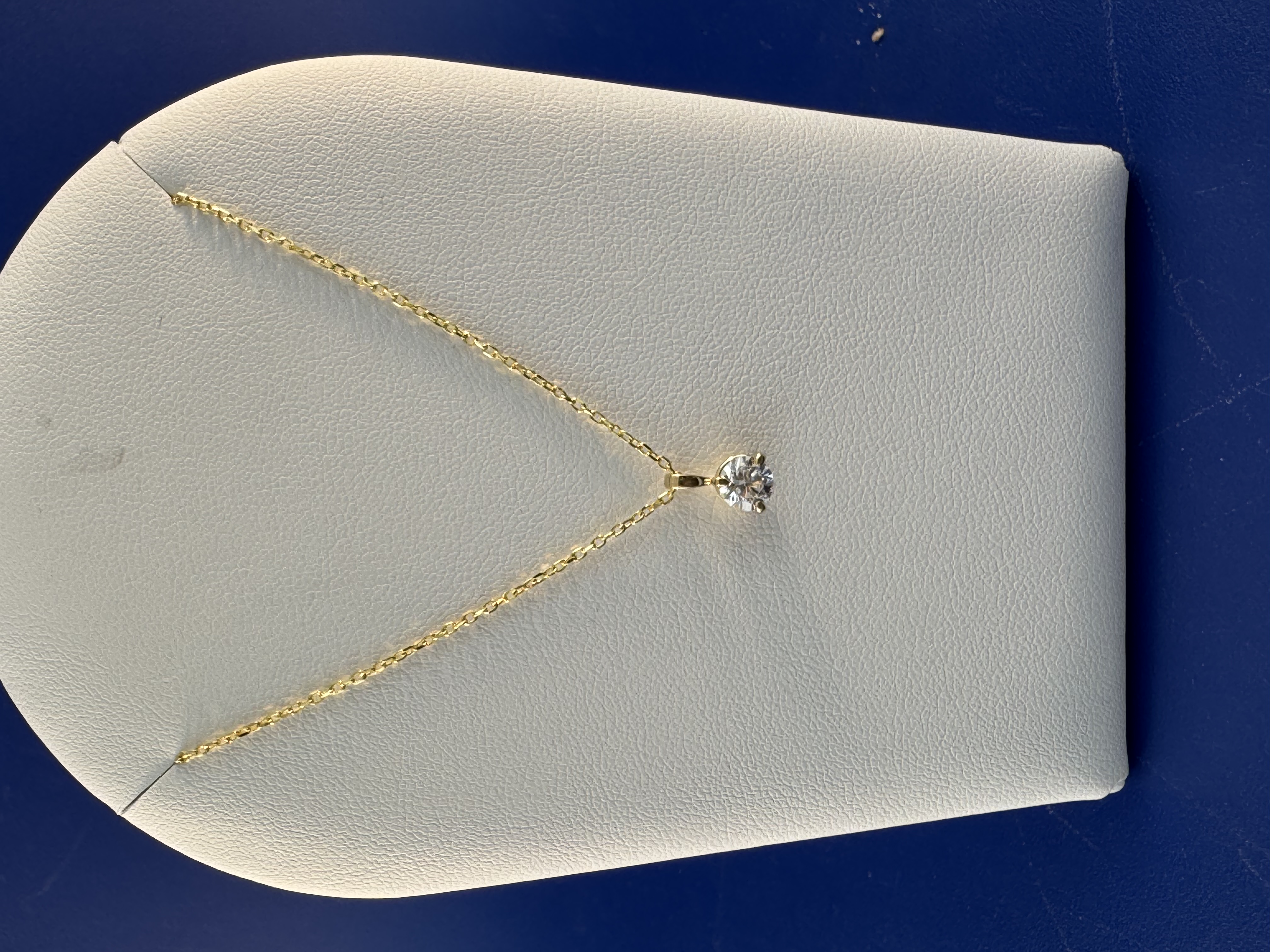 14 kt yellow gold lab grown diamond solitaire pendant