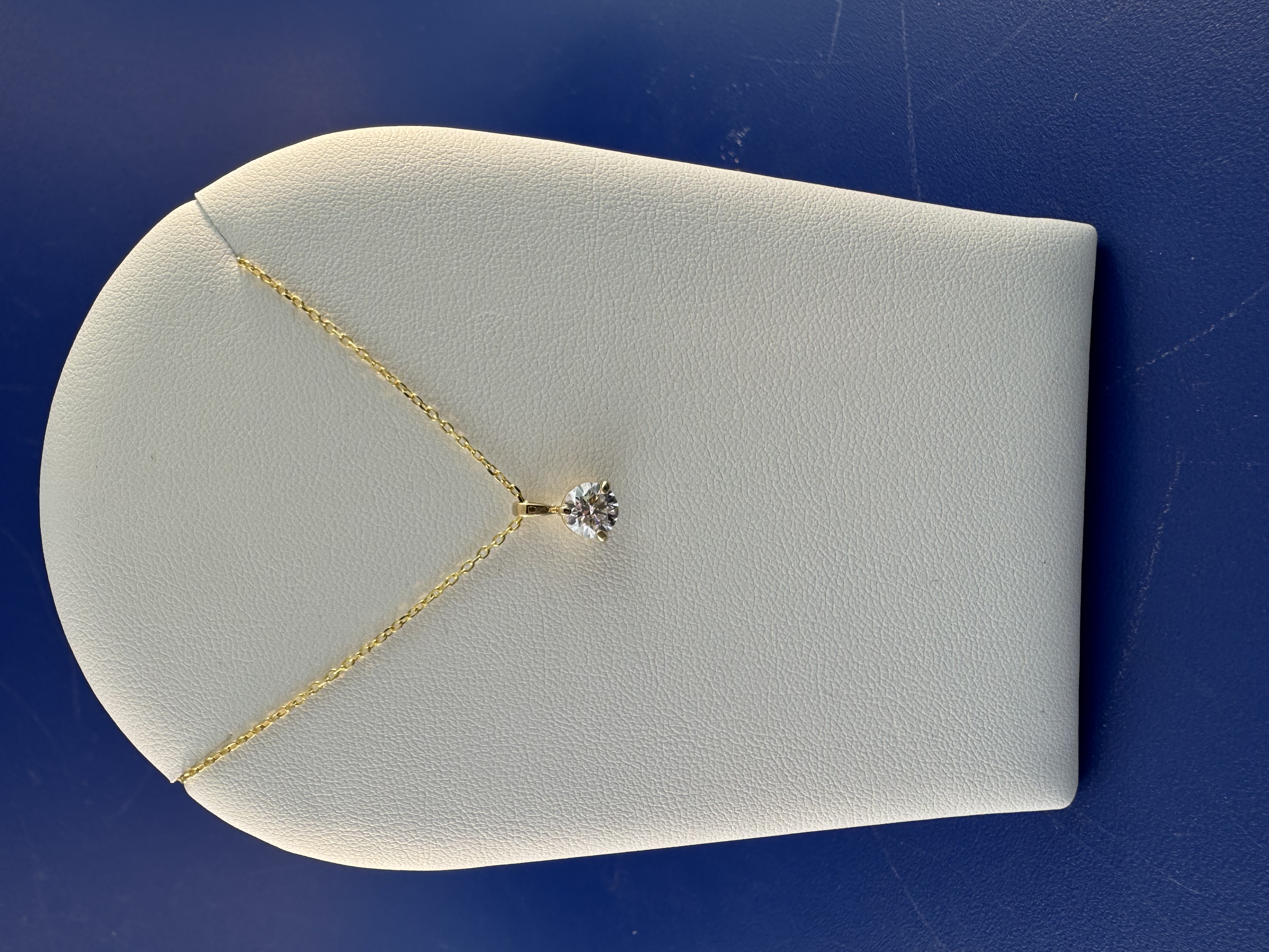 14 kt yellow gold lab grown diamond solitaire pendant