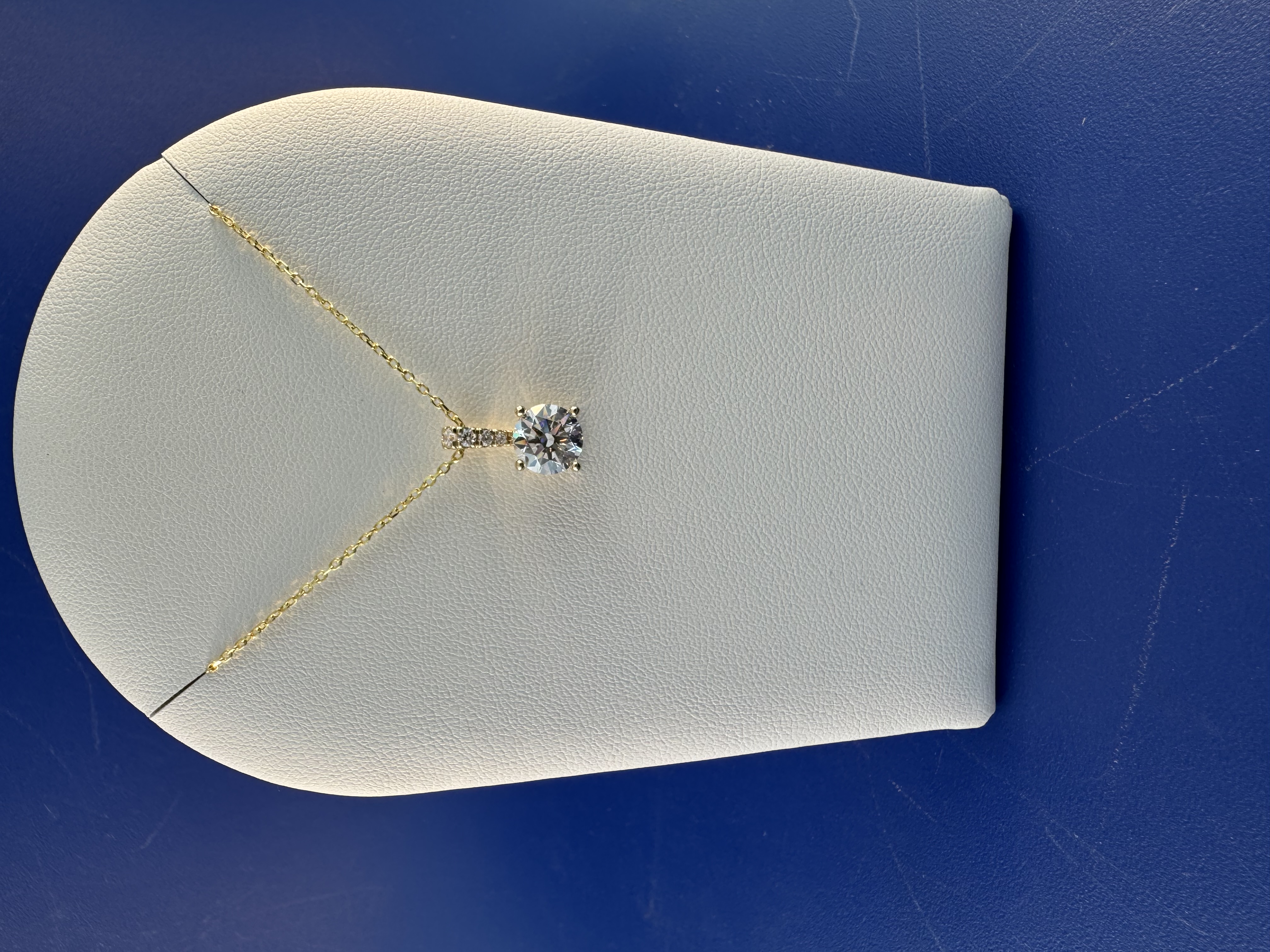 14 kt lab grown diamond pendant