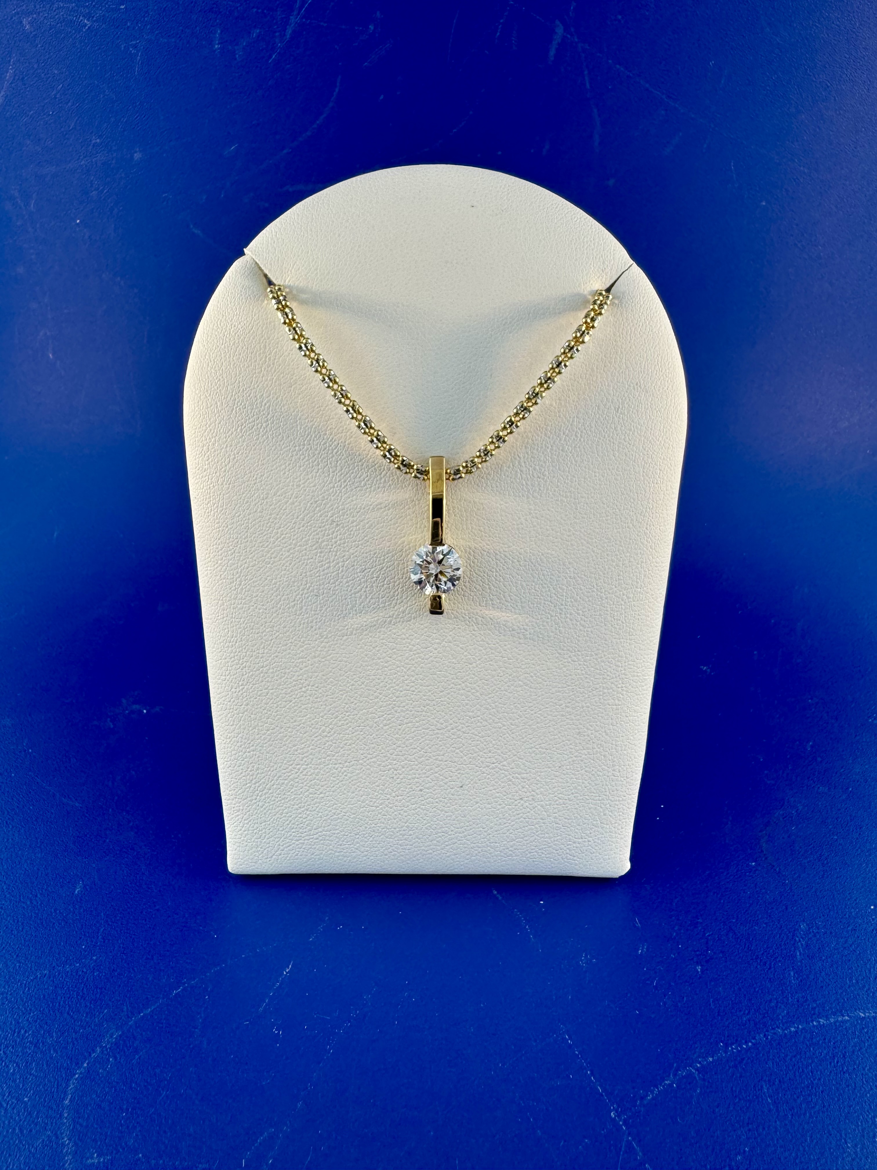 14 kt yellow gold lab grown diamond pendant 1.91 ct. VS1 E