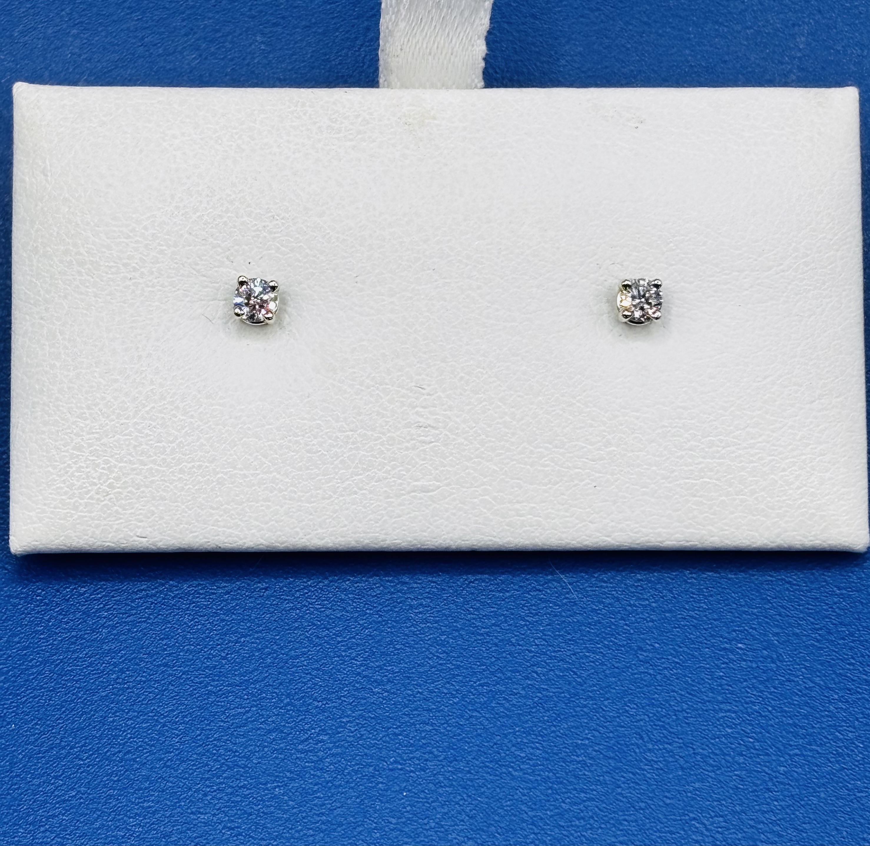 .19ct Diamond Stud