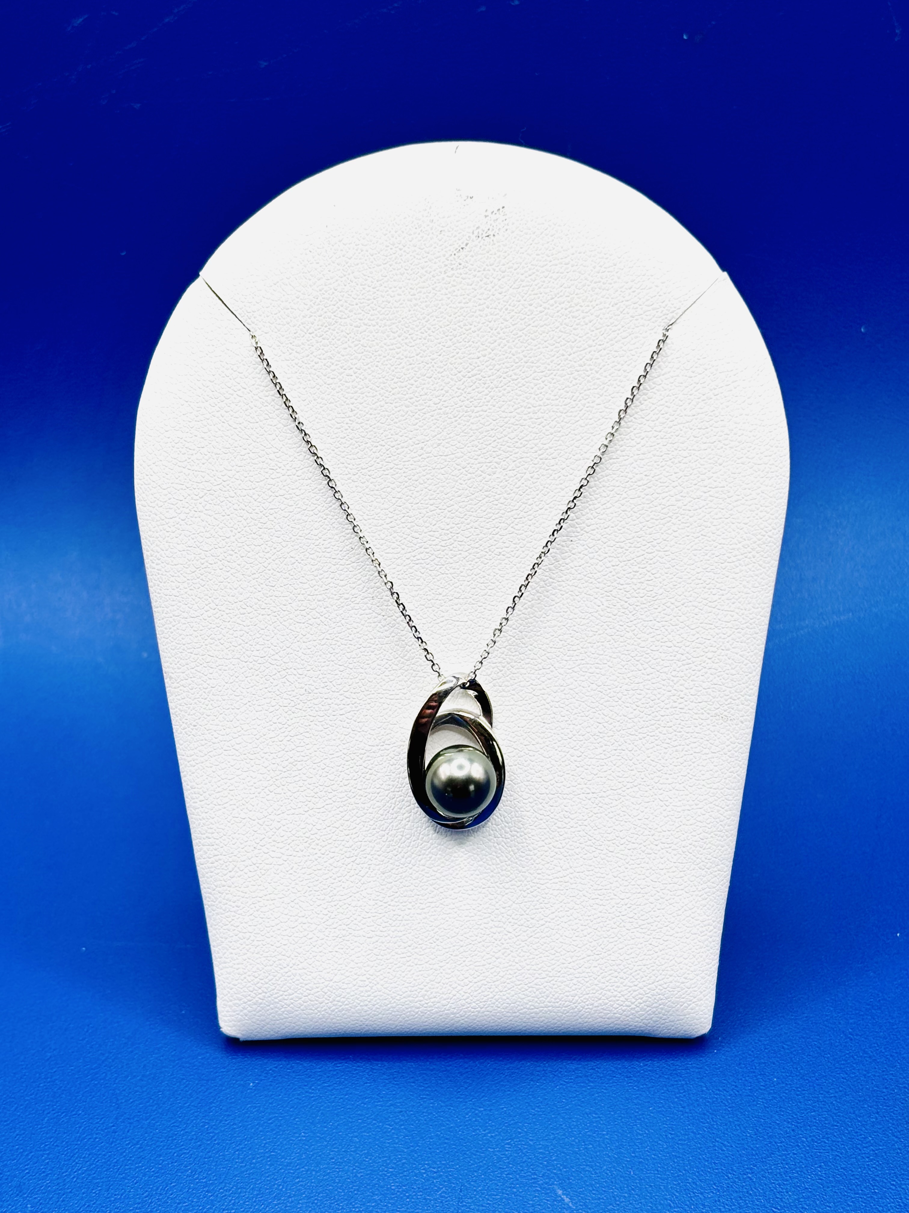 Tahitian Pearl Pendant