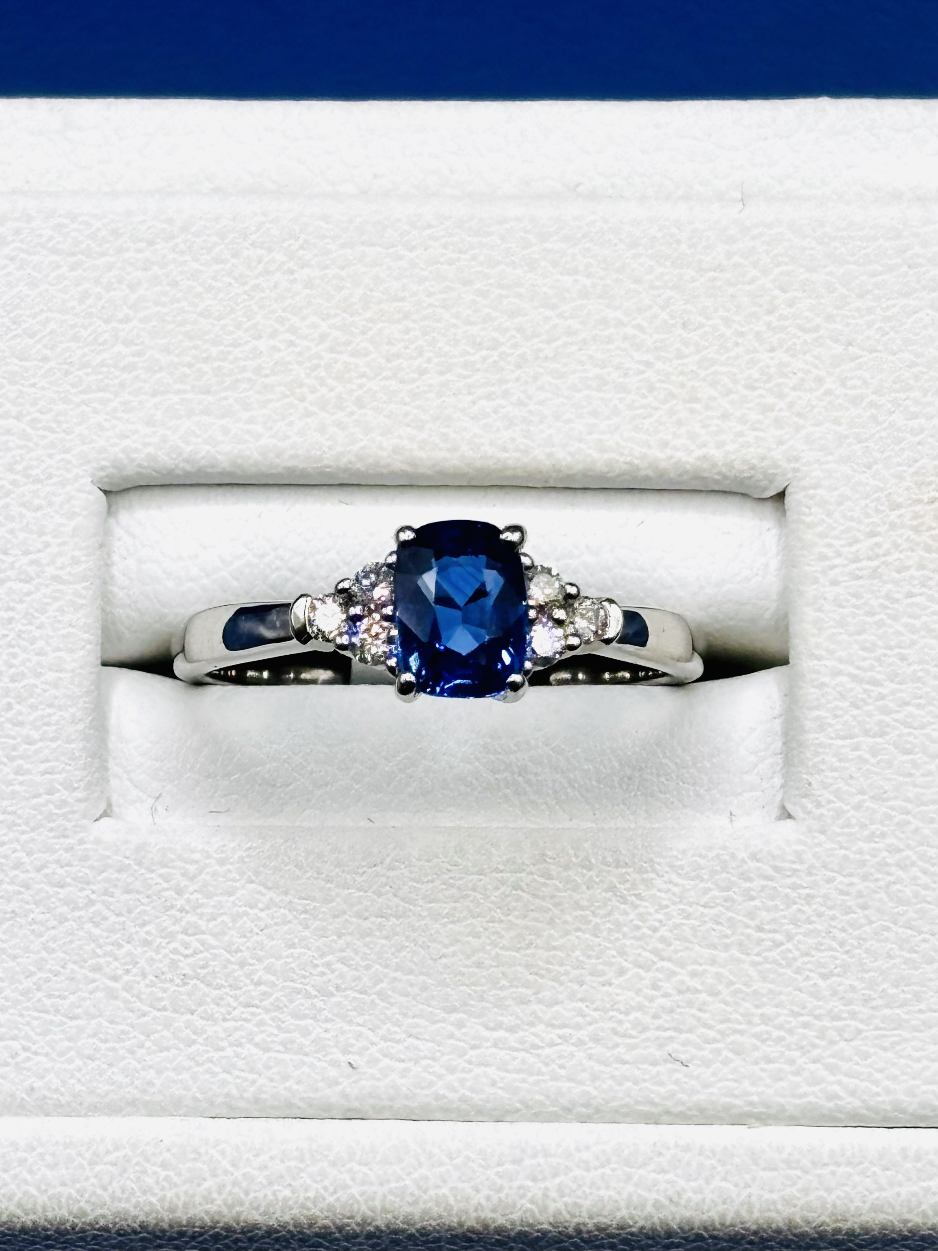 Ceylon Sapphire & Diamond Ring
