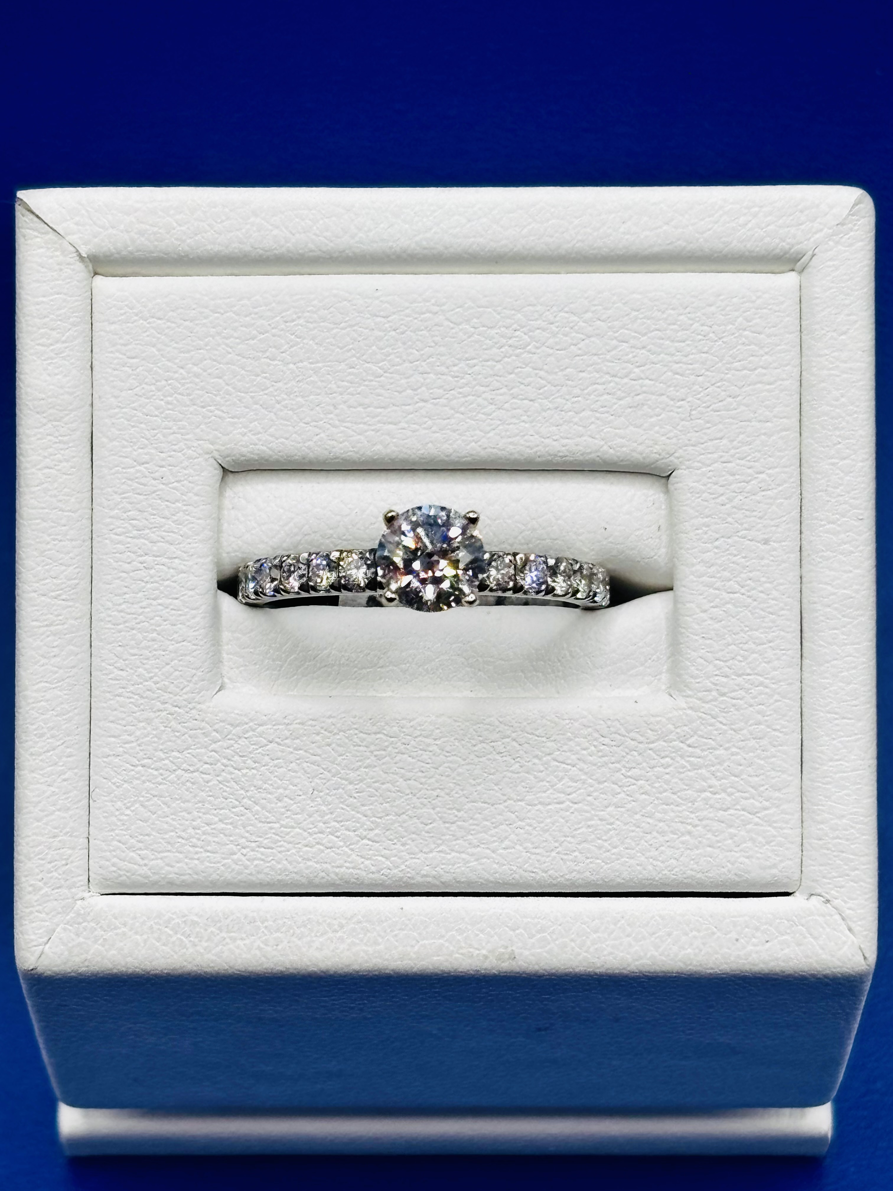 Round Diamond Engagement Ring