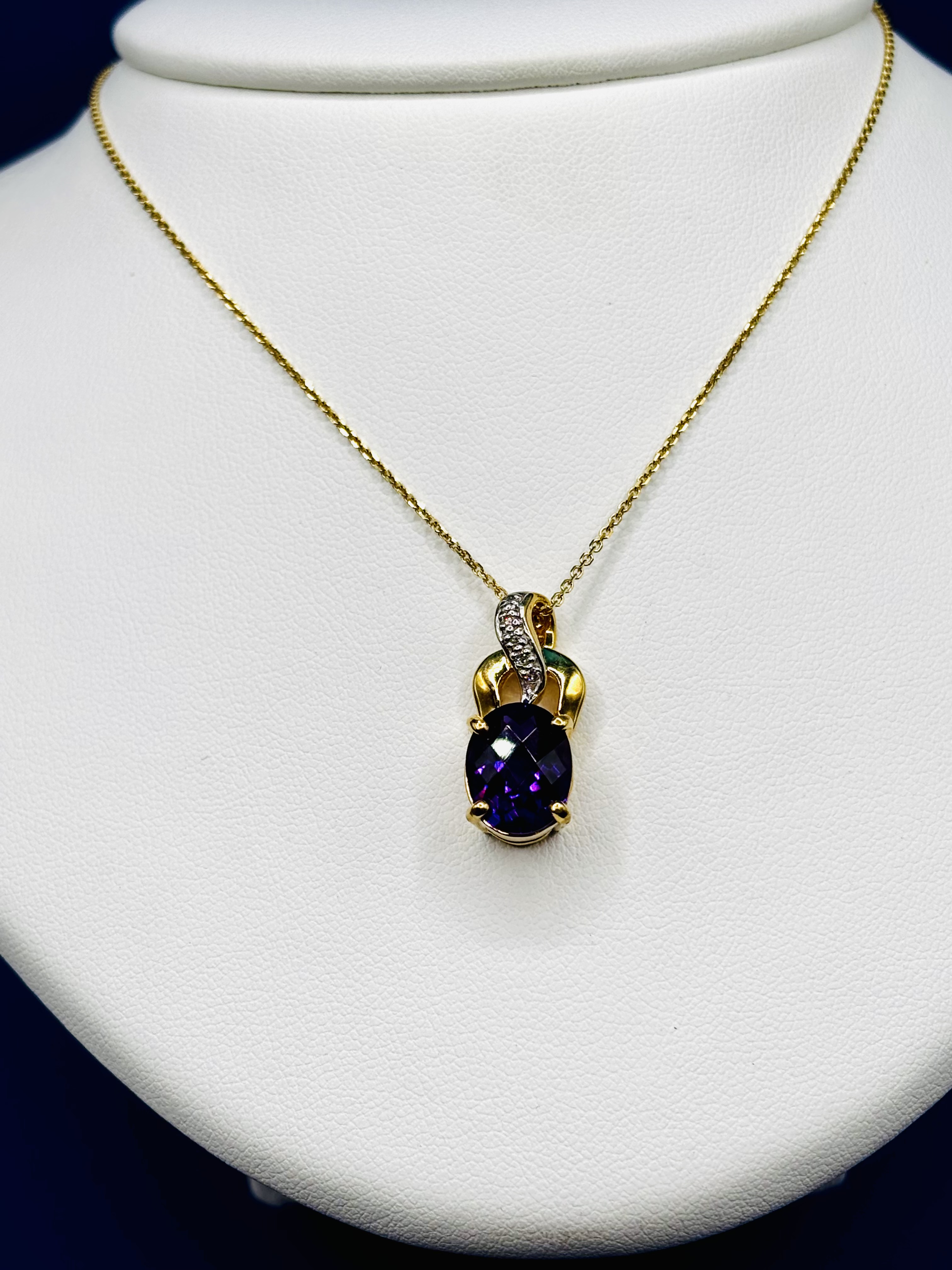 18kt Yellow Gold Amethyst Pendant