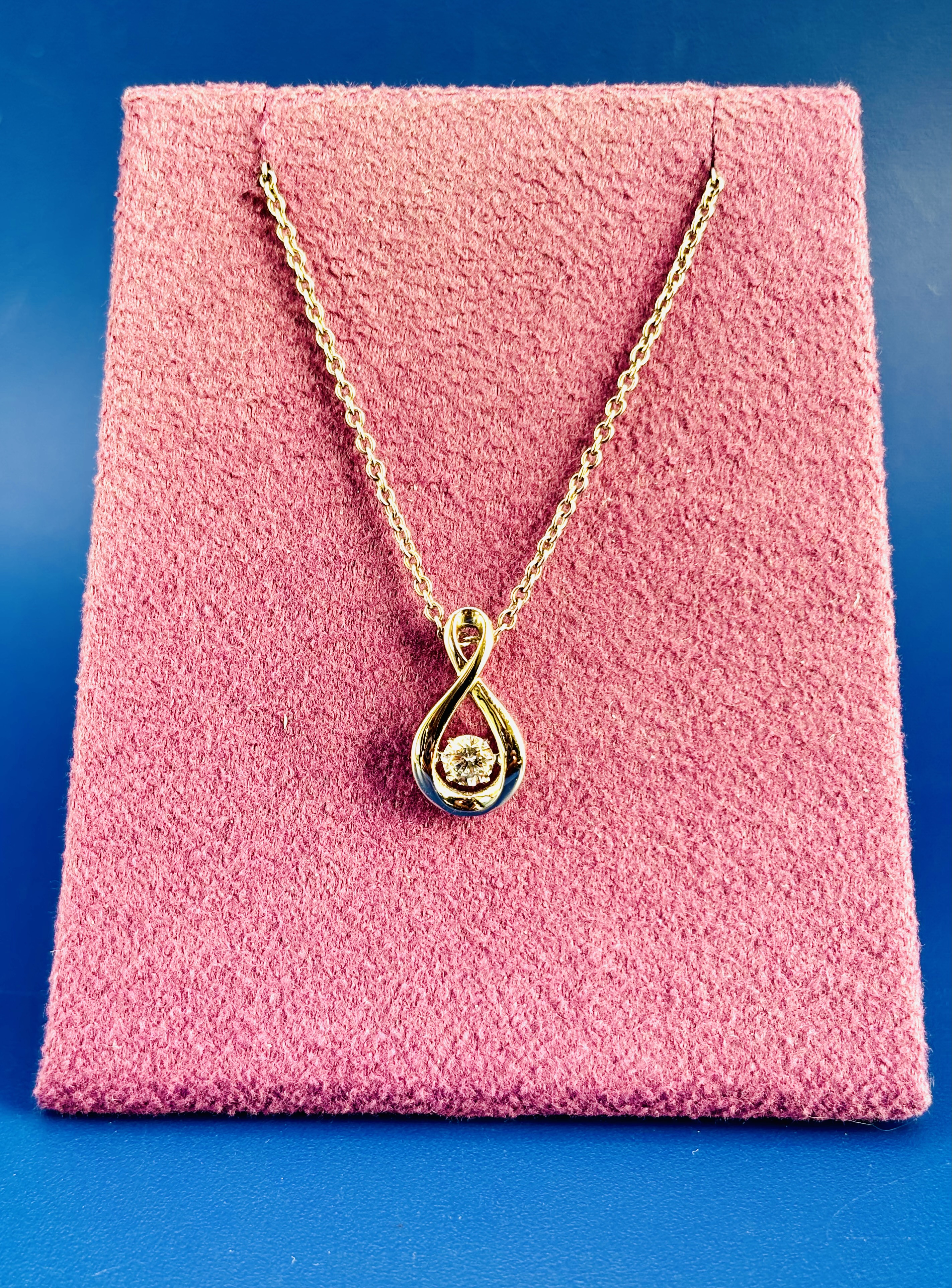 Twisted Dancing Stone Pendant